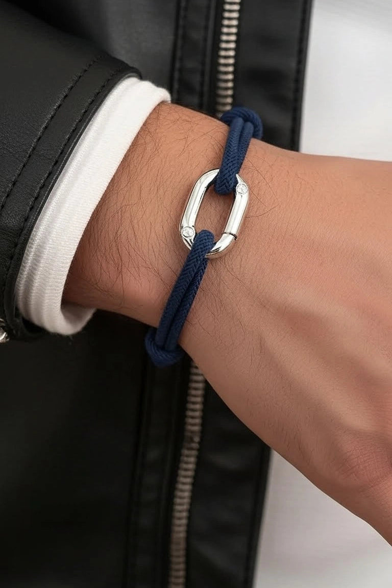 Pulseira Verona azul com elemento de prata 925 no pulso