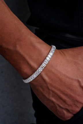 Detalhe da Pulseira Riviera Cristal Firenze no pulso